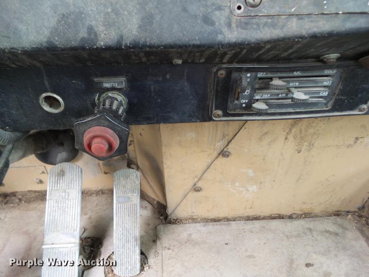 image for item DF0768 1985 International F9370 log truck