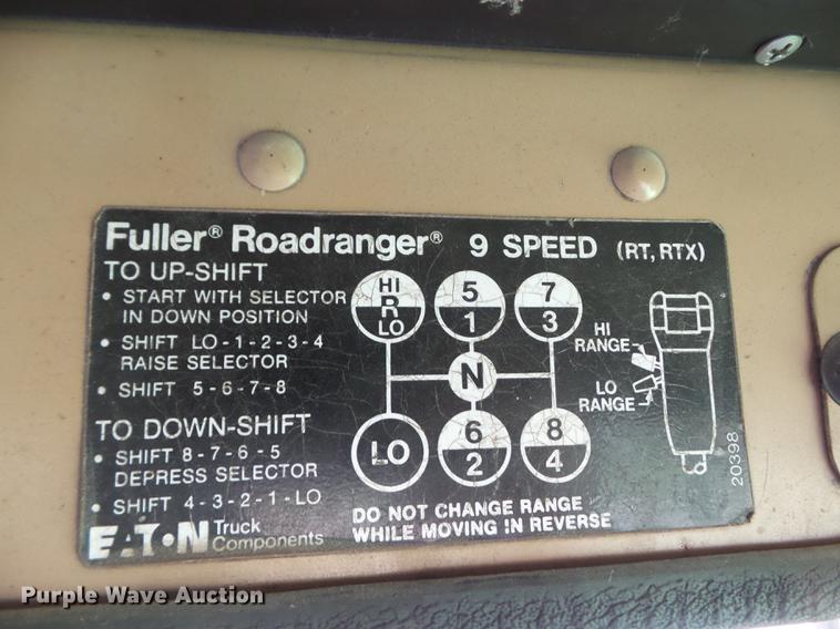 image for item DF0768 1985 International F9370 log truck