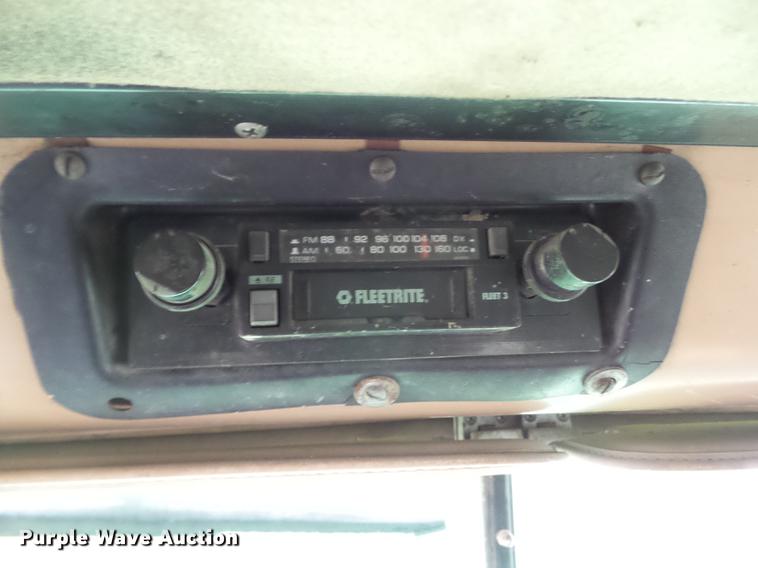 image for item DF0768 1985 International F9370 log truck