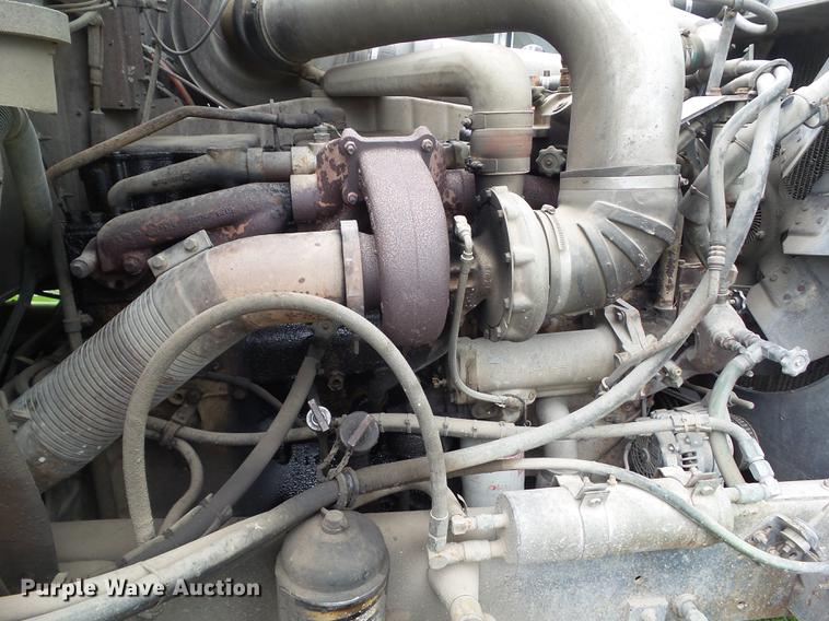 image for item DF0768 1985 International F9370 log truck