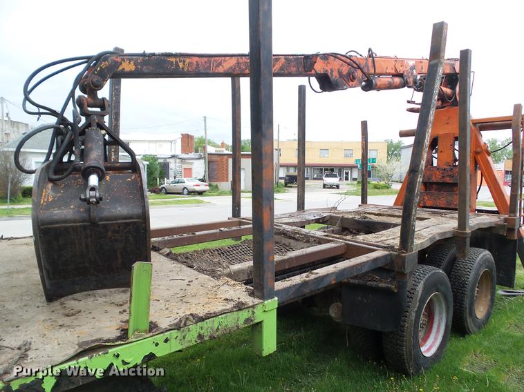 image for item DF0768 1985 International F9370 log truck
