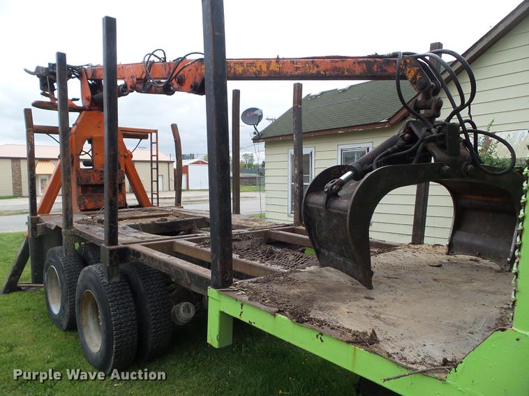 image for item DF0768 1985 International F9370 log truck