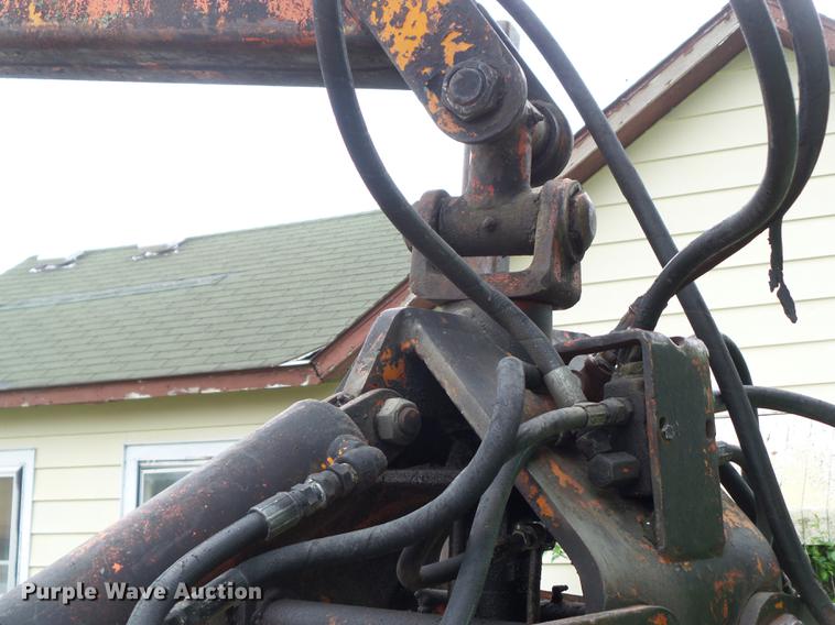 image for item DF0768 1985 International F9370 log truck