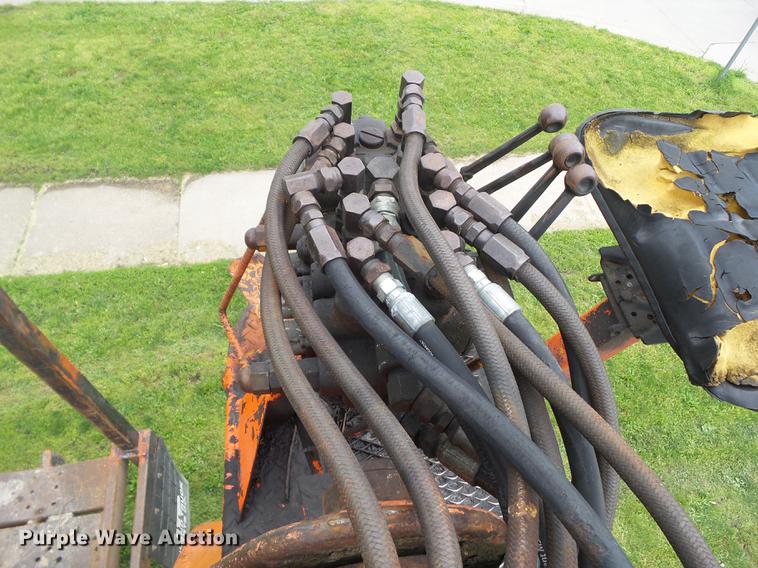 image for item DF0768 1985 International F9370 log truck