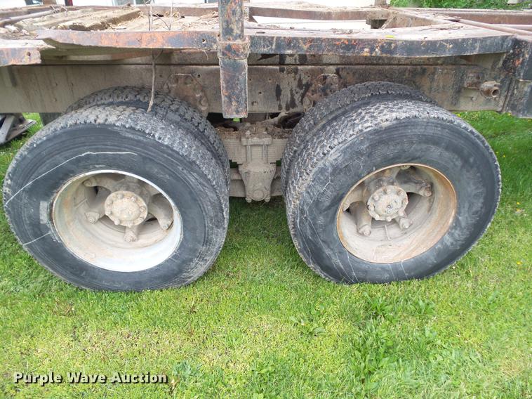 image for item DF0768 1985 International F9370 log truck