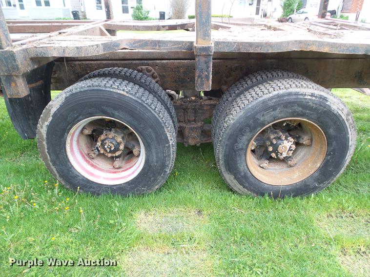 image for item DF0768 1985 International F9370 log truck