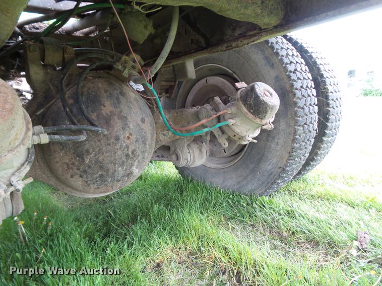 image for item DF0768 1985 International F9370 log truck