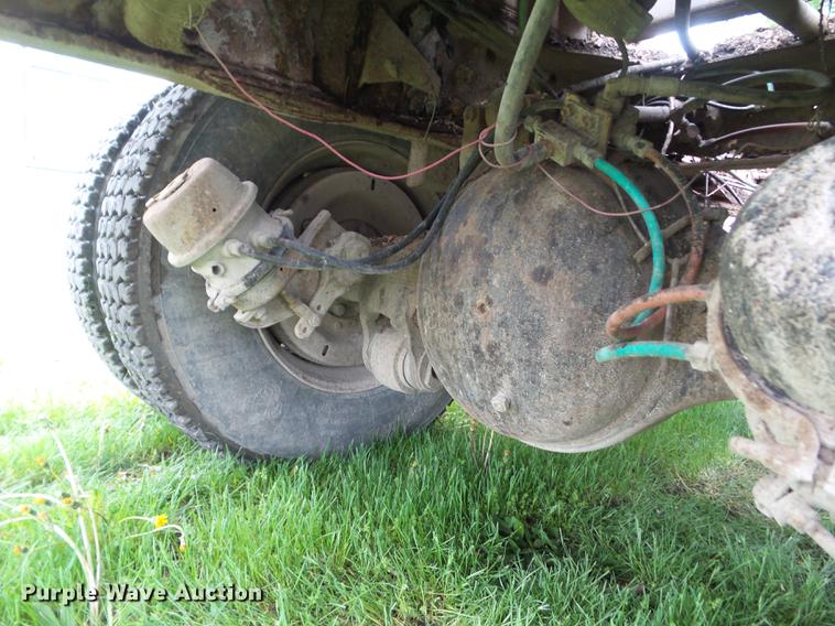 image for item DF0768 1985 International F9370 log truck