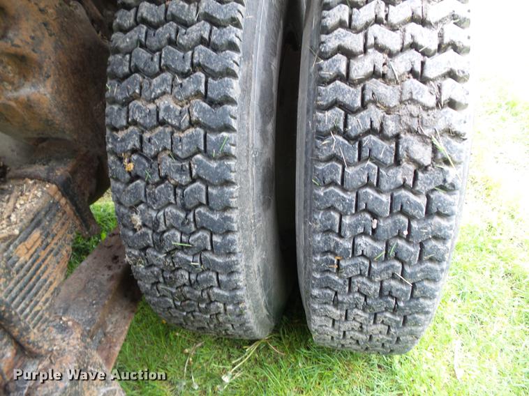 image for item DF0768 1985 International F9370 log truck