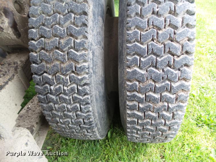 image for item DF0768 1985 International F9370 log truck