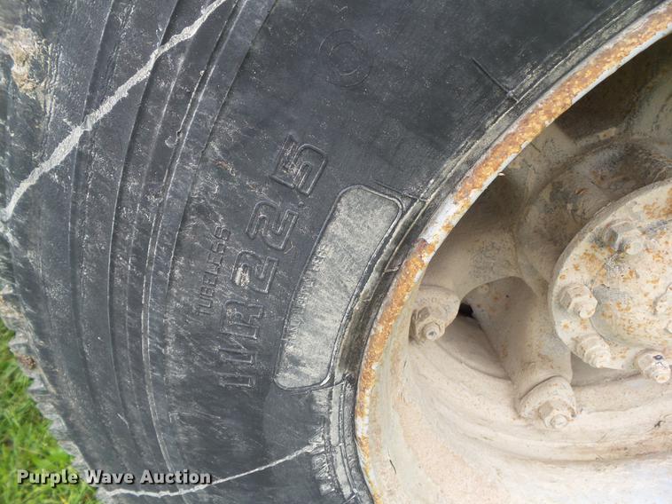 image for item DF0768 1985 International F9370 log truck