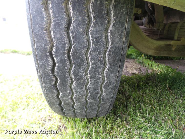 image for item DF0768 1985 International F9370 log truck