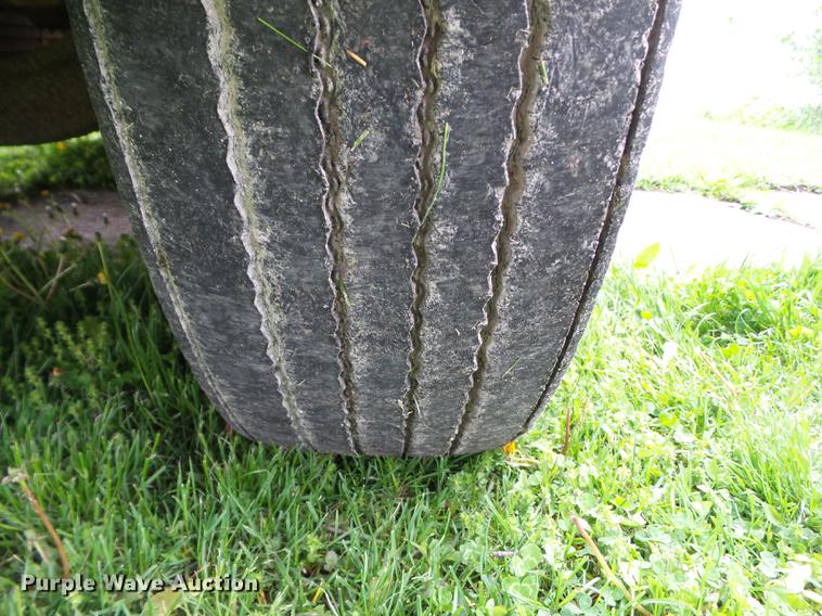 image for item DF0768 1985 International F9370 log truck