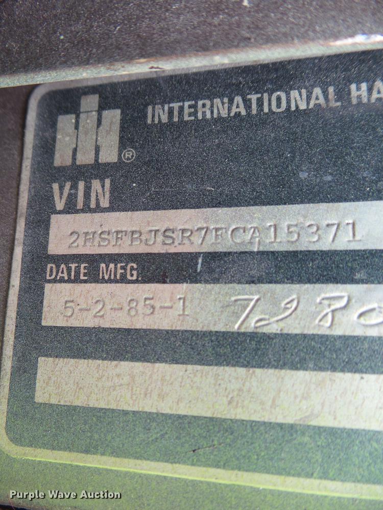 image for item DF0768 1985 International F9370 log truck