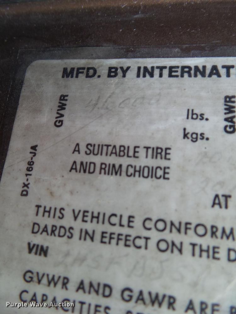 image for item DF0768 1985 International F9370 log truck