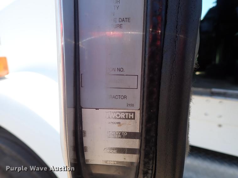 image for item DF1210 2000 Kenworth T800 semi truck