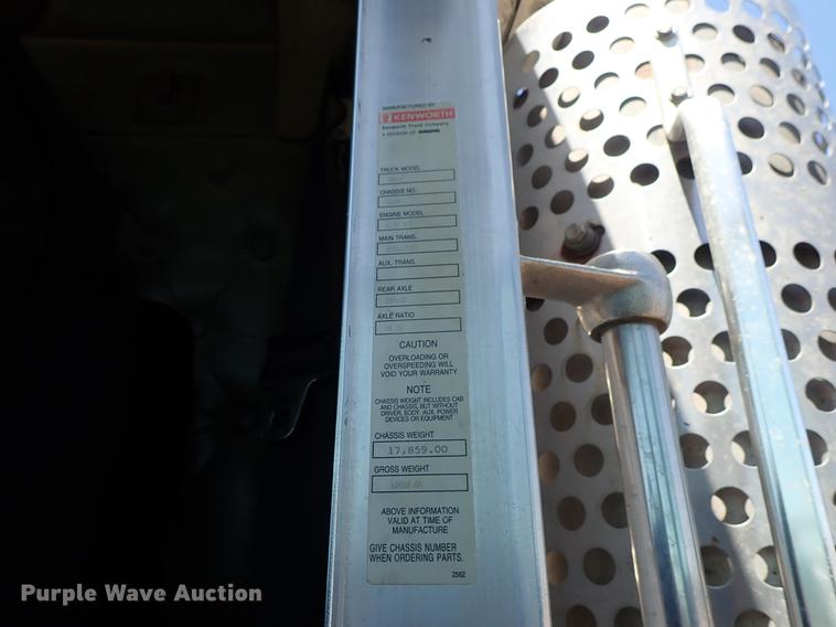 image for item DF1210 2000 Kenworth T800 semi truck