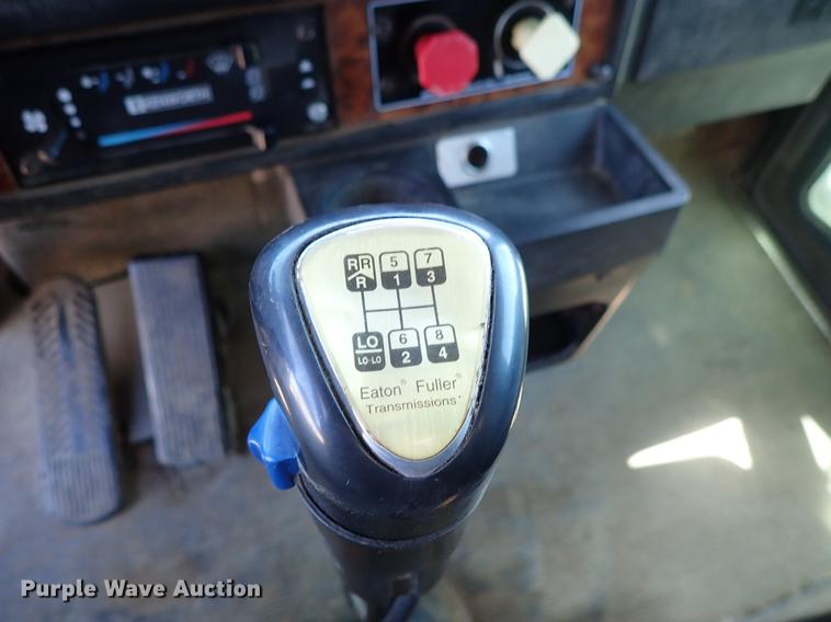 image for item DF1210 2000 Kenworth T800 semi truck