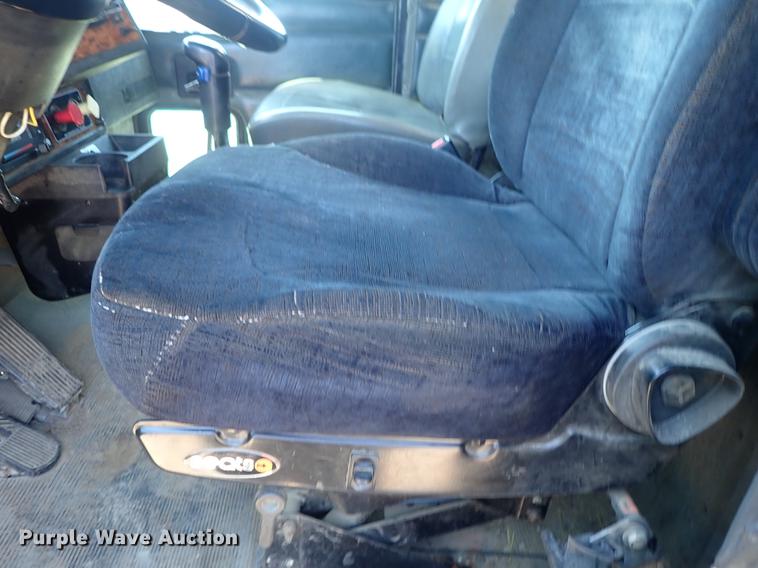 image for item DF1210 2000 Kenworth T800 semi truck