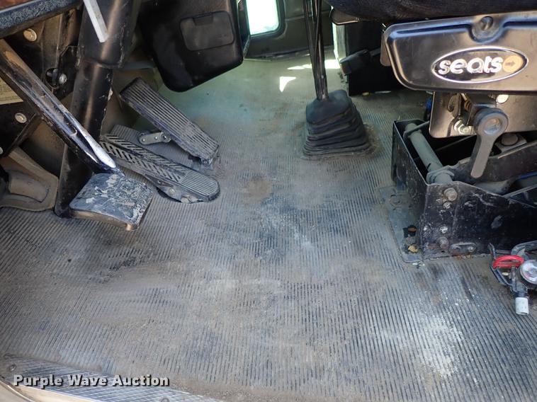 image for item DF1210 2000 Kenworth T800 semi truck