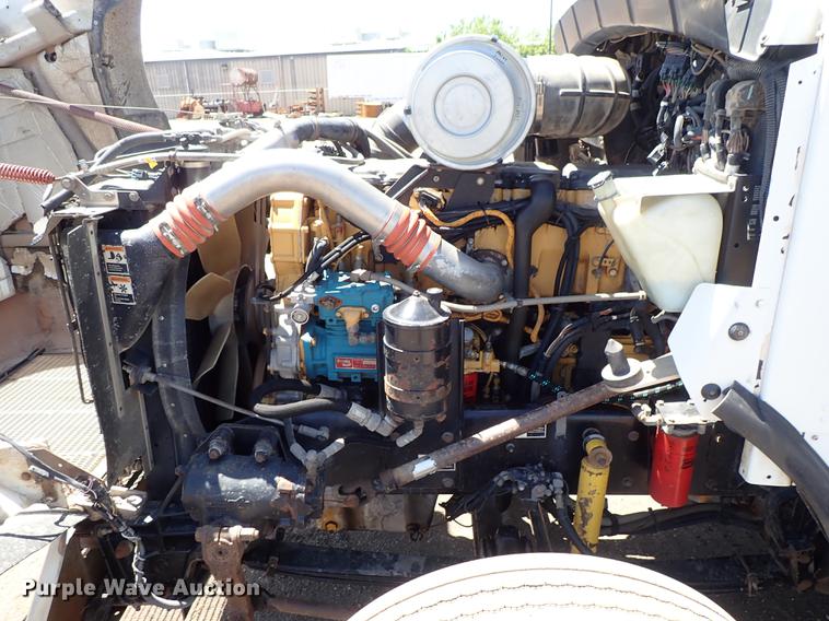 image for item DF1210 2000 Kenworth T800 semi truck