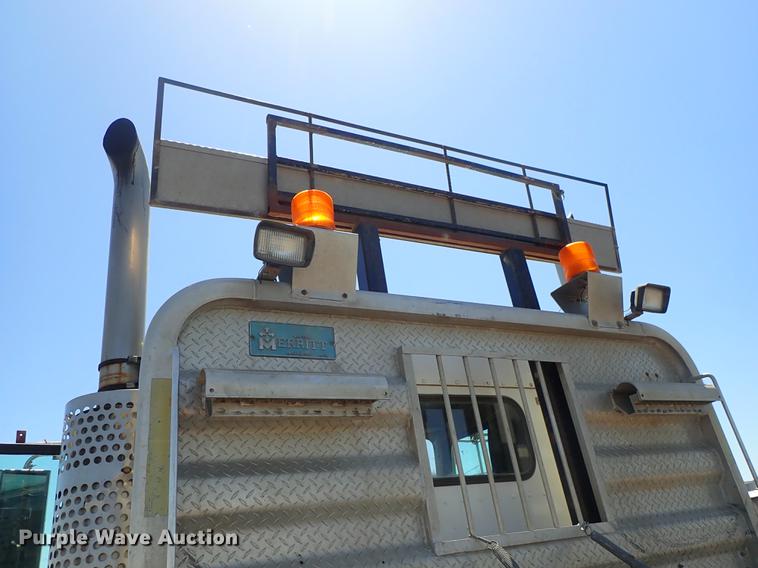 image for item DF1210 2000 Kenworth T800 semi truck