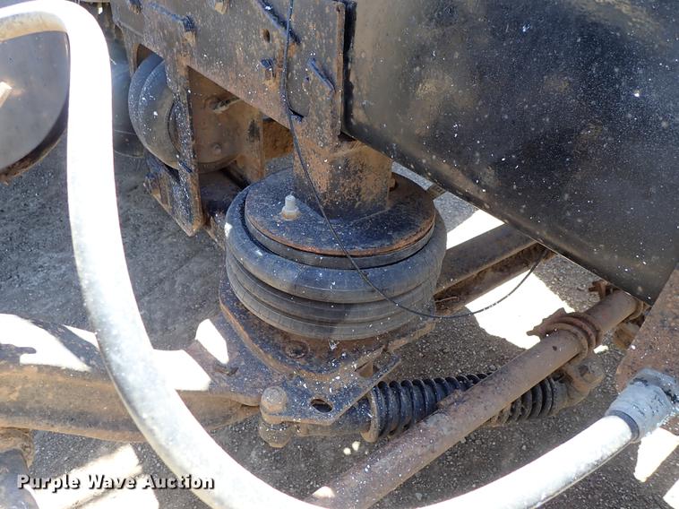 image for item DF1210 2000 Kenworth T800 semi truck