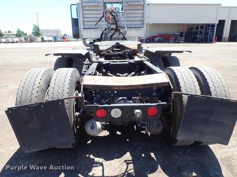 image for item DF1210 2000 Kenworth T800 semi truck