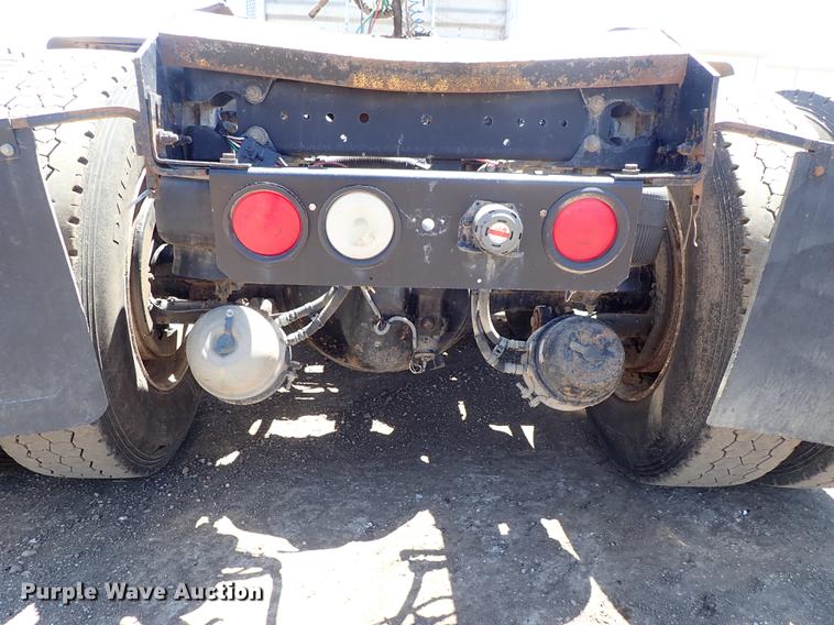 image for item DF1210 2000 Kenworth T800 semi truck