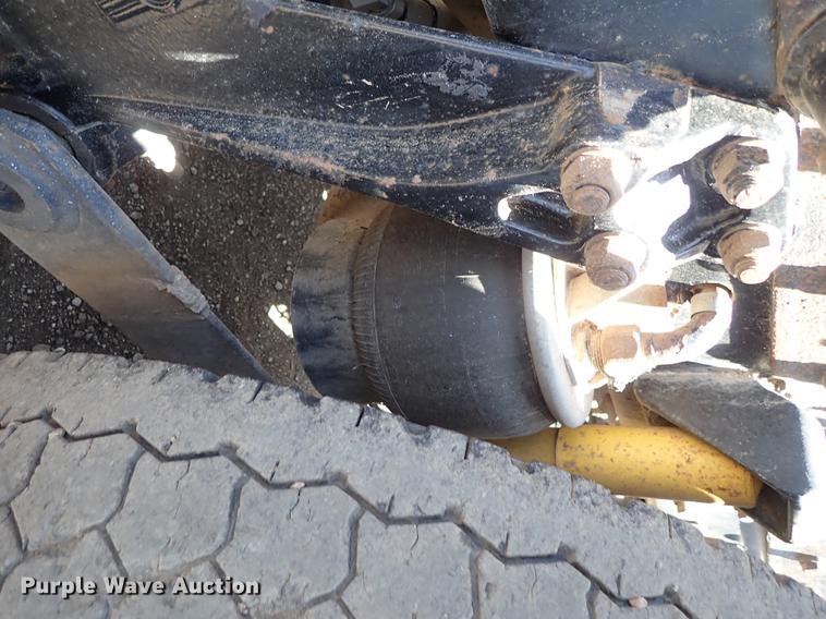 image for item DF1210 2000 Kenworth T800 semi truck