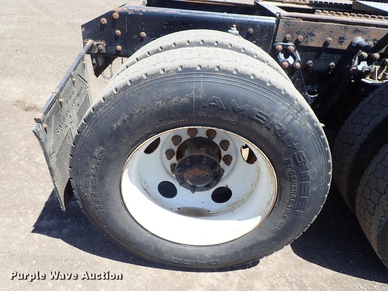 image for item DF1210 2000 Kenworth T800 semi truck