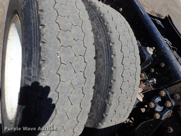 image for item DF1210 2000 Kenworth T800 semi truck