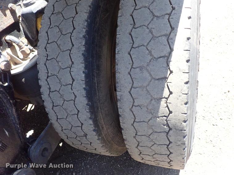 image for item DF1210 2000 Kenworth T800 semi truck