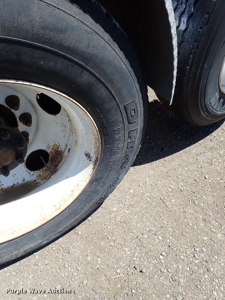 image for item DF1210 2000 Kenworth T800 semi truck