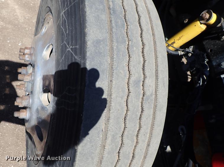 image for item DF1210 2000 Kenworth T800 semi truck