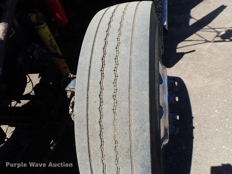 image for item DF1210 2000 Kenworth T800 semi truck