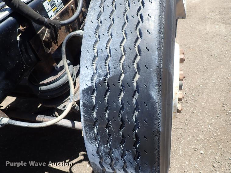 image for item DF1210 2000 Kenworth T800 semi truck