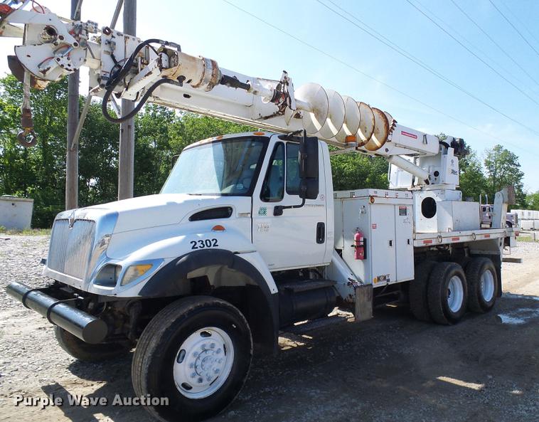 image for item DF7312 2006 International 7400 digger derrick truck