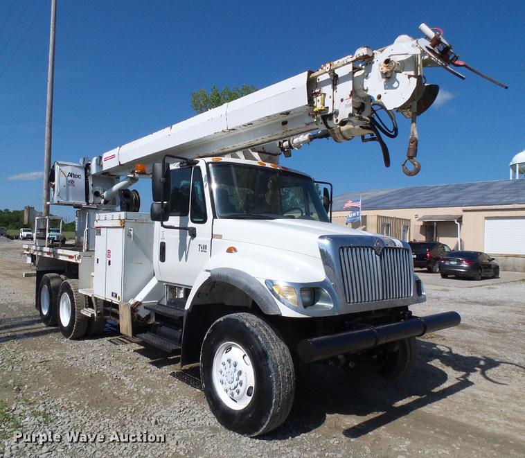 image for item DF7312 2006 International 7400 digger derrick truck