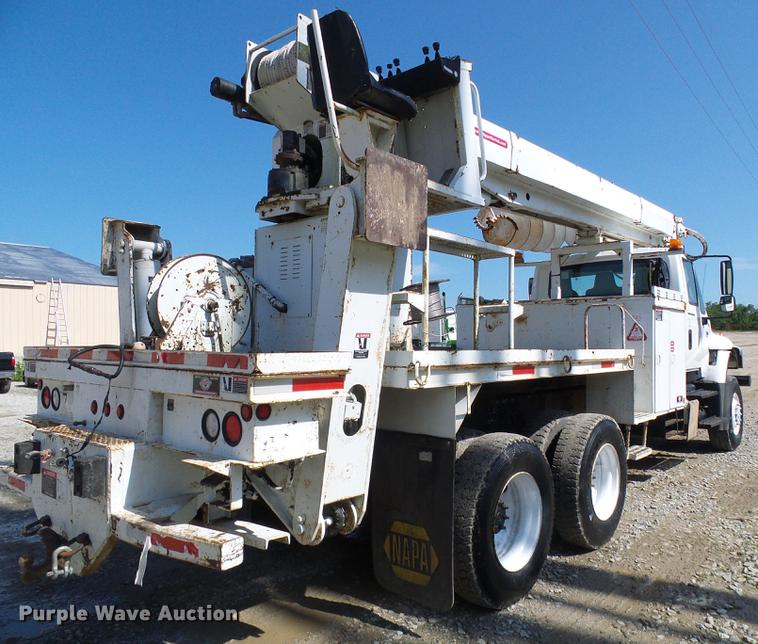 image for item DF7312 2006 International 7400 digger derrick truck