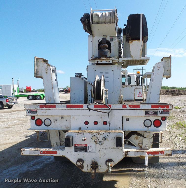 image for item DF7312 2006 International 7400 digger derrick truck