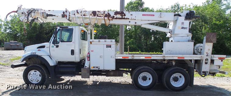 image for item DF7312 2006 International 7400 digger derrick truck