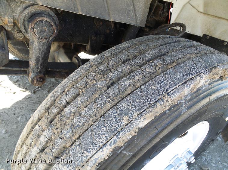 image for item DF7312 2006 International 7400 digger derrick truck