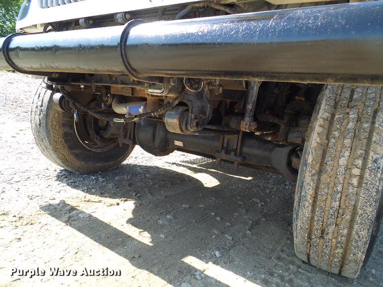 image for item DF7312 2006 International 7400 digger derrick truck