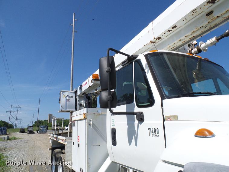 image for item DF7312 2006 International 7400 digger derrick truck