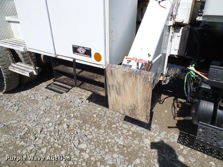 image for item DF7312 2006 International 7400 digger derrick truck