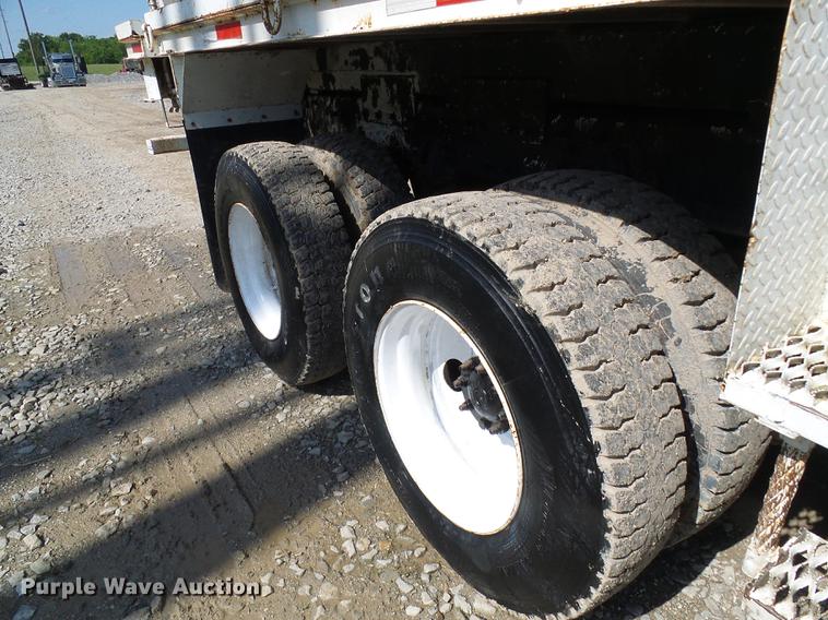 image for item DF7312 2006 International 7400 digger derrick truck