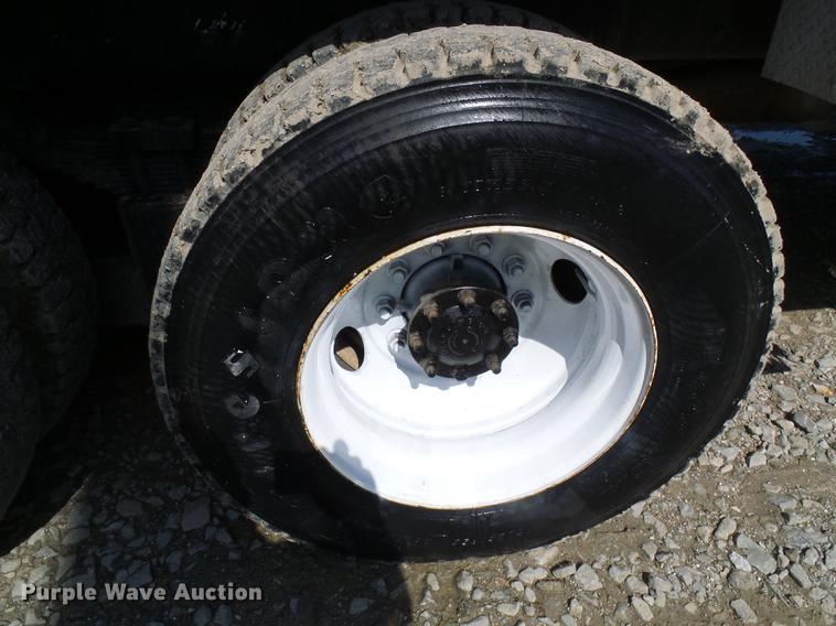 image for item DF7312 2006 International 7400 digger derrick truck