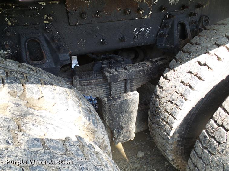 image for item DF7312 2006 International 7400 digger derrick truck