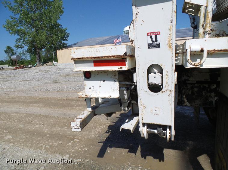 image for item DF7312 2006 International 7400 digger derrick truck